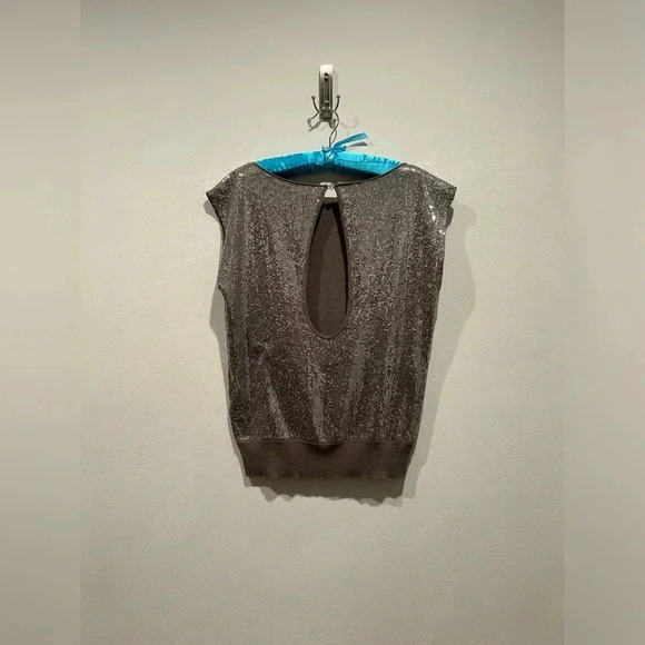 ALICE + OLIVIA Grey Extended Shoulder Sweater / Size Medium / - Picture 4 of 10